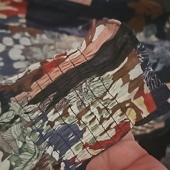 Floral Patchwork V-Neck Blouse - Picture 3 of 10